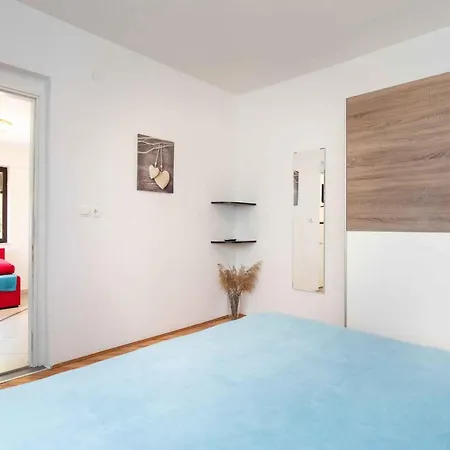 In - Island Krk 35842 *