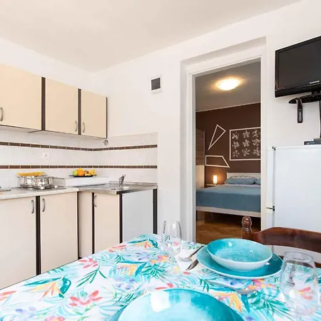 In - Island Krk 35842 דירה *