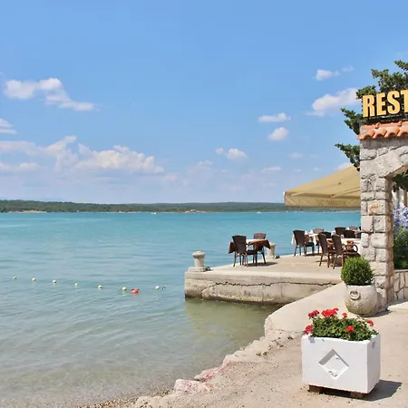 In - Island Krk 35842 فربنيك